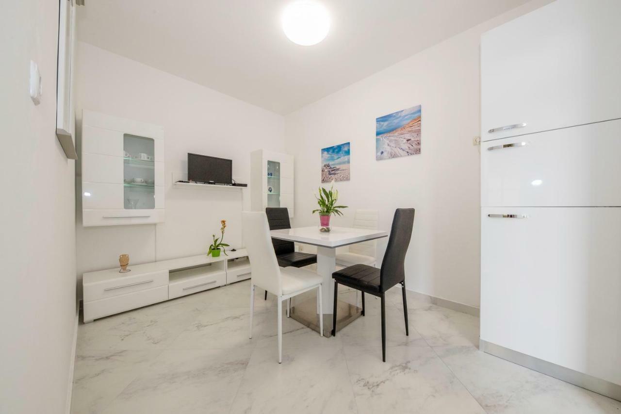 Lero Apartment Banjol Luaran gambar